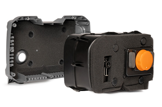 Шумопоглощающие поролоновые панели внутри корпуса минимизируют уровень шума, обеспечивая комфортные условия работы.